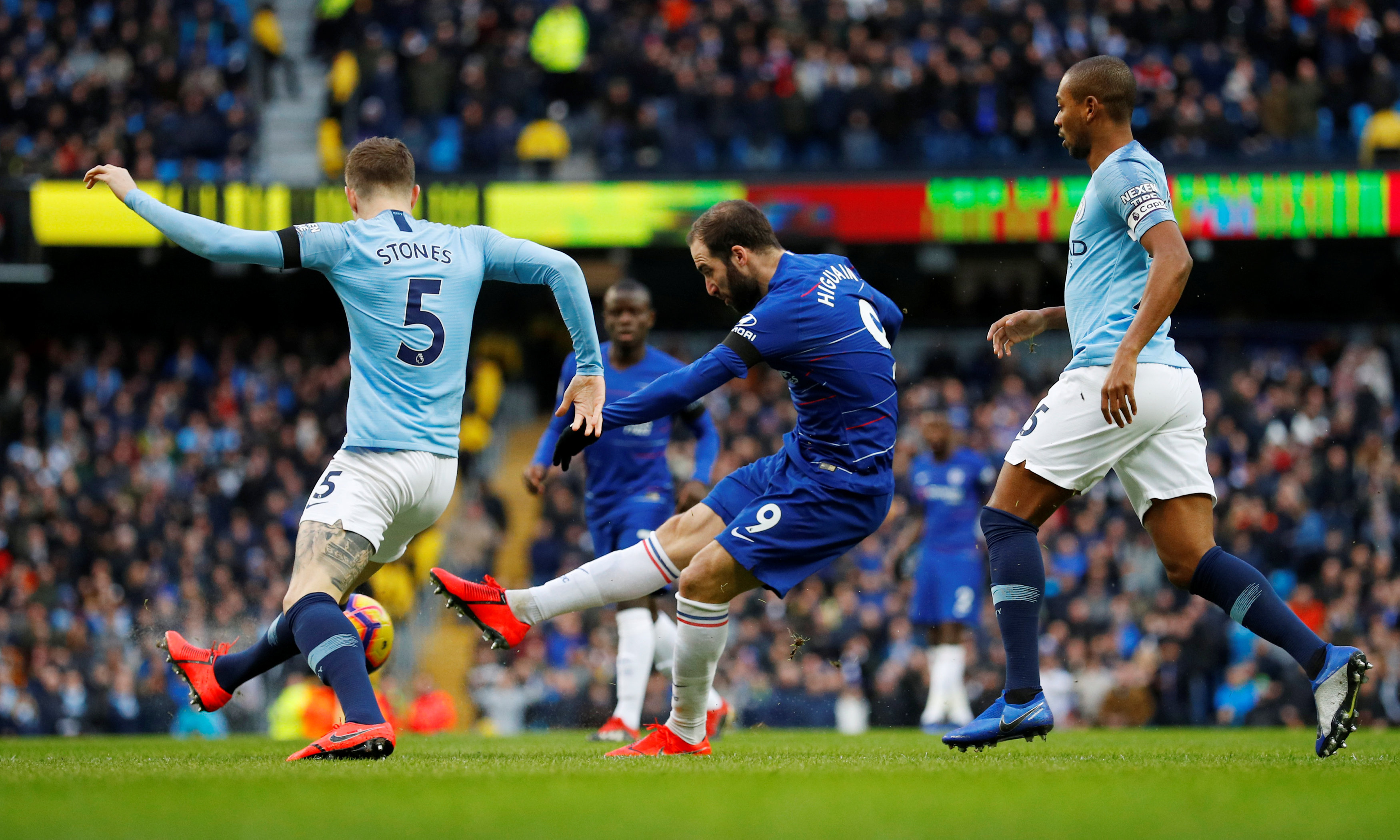 皇家贝蒂斯球星奉献令人难以置信的欧联杯进球（皇家贝蒂斯球星欧联杯献上不可思议世界波）