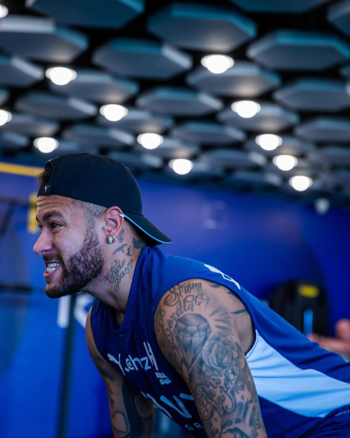 下半场投得还可以！乔治15中5拿到15分12板5助（下半场手感尚可，乔治15投5中拿下15分12篮板5助攻）