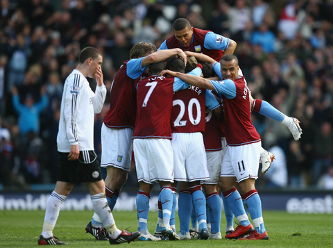 国安球迷跟河南球迷在烧烤店发生冲突，涉事球迷已经被警察带走