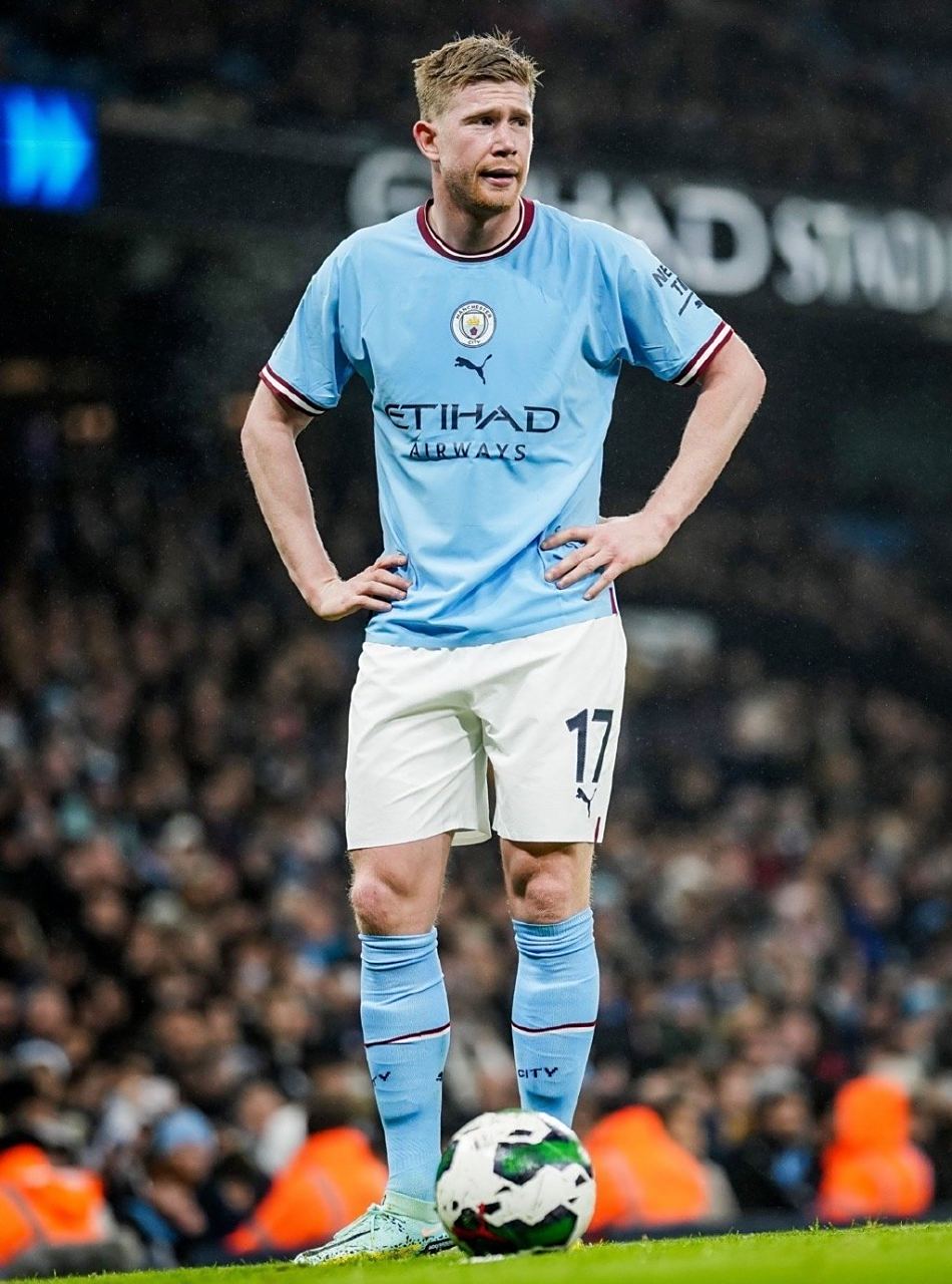 篮球对决：鄢手骐上篮未果，奥利弗力挽狂澜（篮球激战：鄢手骐上篮未中，奥利弗扭转战局）