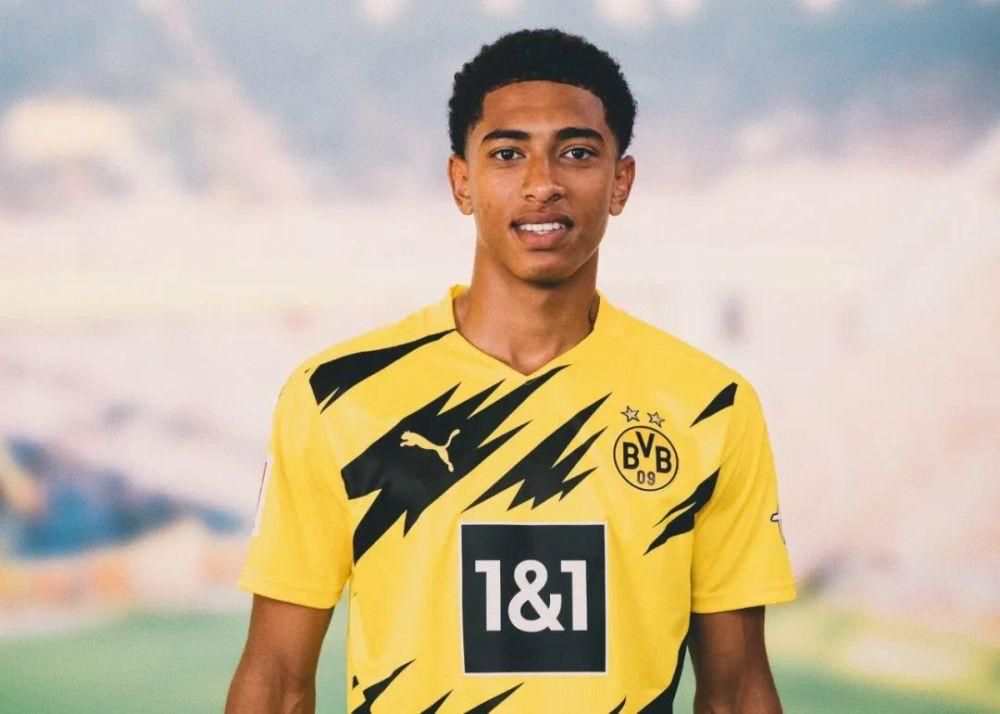 执法有温度，马宁在点球大战结束后，安慰南通队失点队员