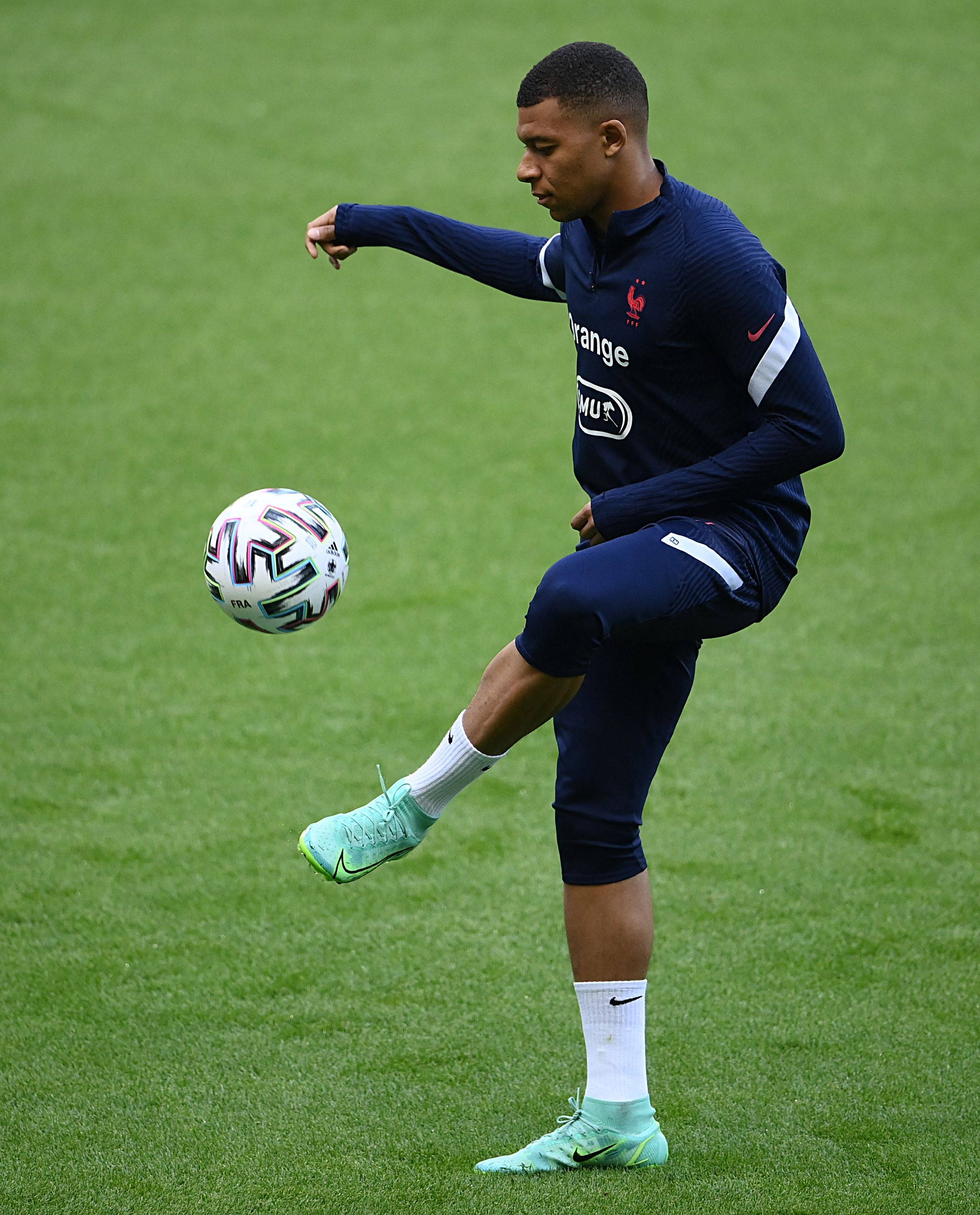 杨瀚森再次遭到抨击，开拓者媒体人解释原因，中国球迷不乐意了！（杨瀚森再陷争议：开拓者媒体披露缘由，中国球迷不买账）