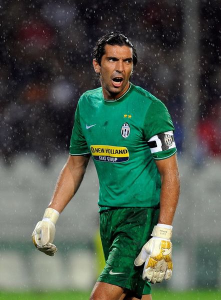 邮报：谢什科对曼联与纽卡都表达过兴趣，但他稍微倾向于红魔