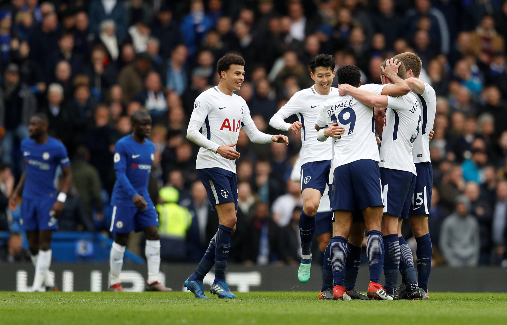 英超-利兹联4-1大胜水晶宫四轮不败，勒温双响引领进攻狂潮（英超：利兹联4-1痛击水晶宫，豪取四轮不败，勒温梅开二度掀起进攻风暴）